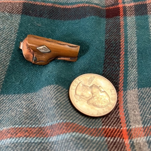 gun holster brooch 🖤 - Picture 6 of 6